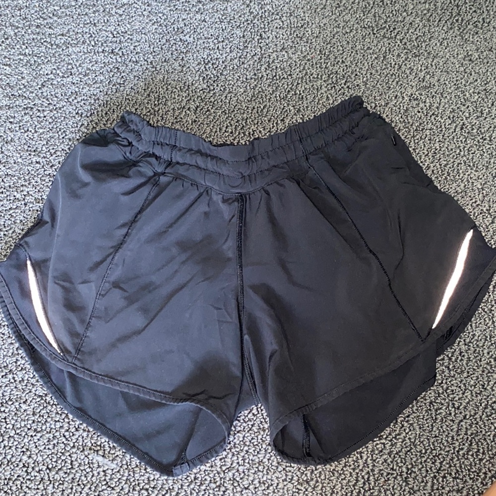 Black 4” lululemon shorts